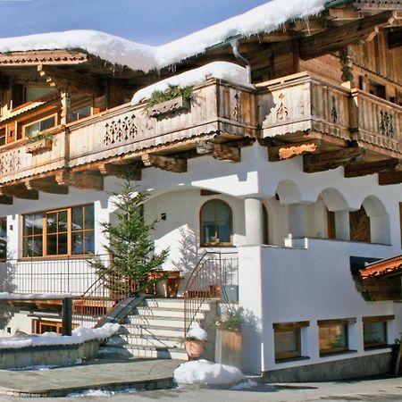 Appartements "Da Zillertaler Und Die Geigerin" Mayrhofen Buitenkant foto