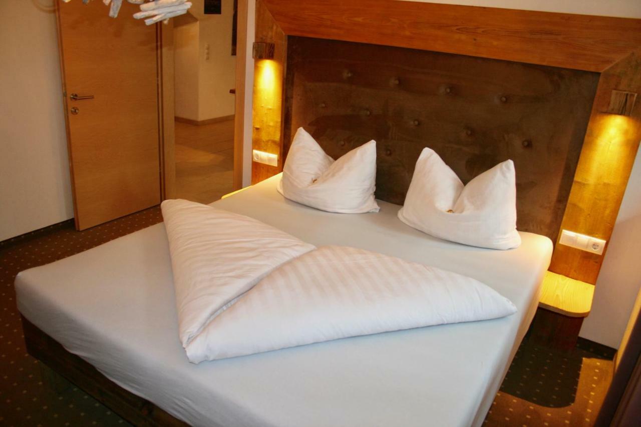 Appartements "Da Zillertaler Und Die Geigerin" Mayrhofen Buitenkant foto